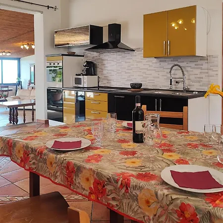 Awesome In With House Sea View
